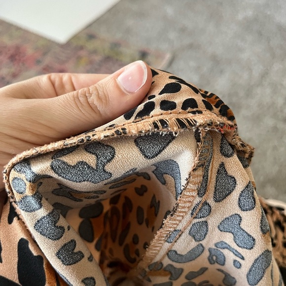 Beige by Eci Chetah Print Cropped Wide Leg Pants Women’s Size M - Picture 10 of 10